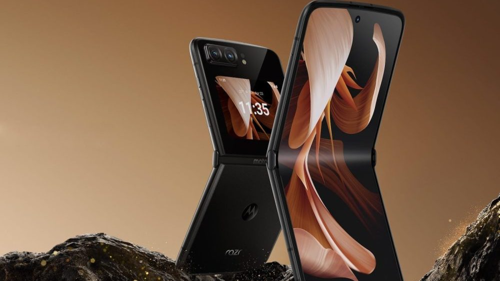 Moto Razr New Foldable Phone Is Now Available Worldwide