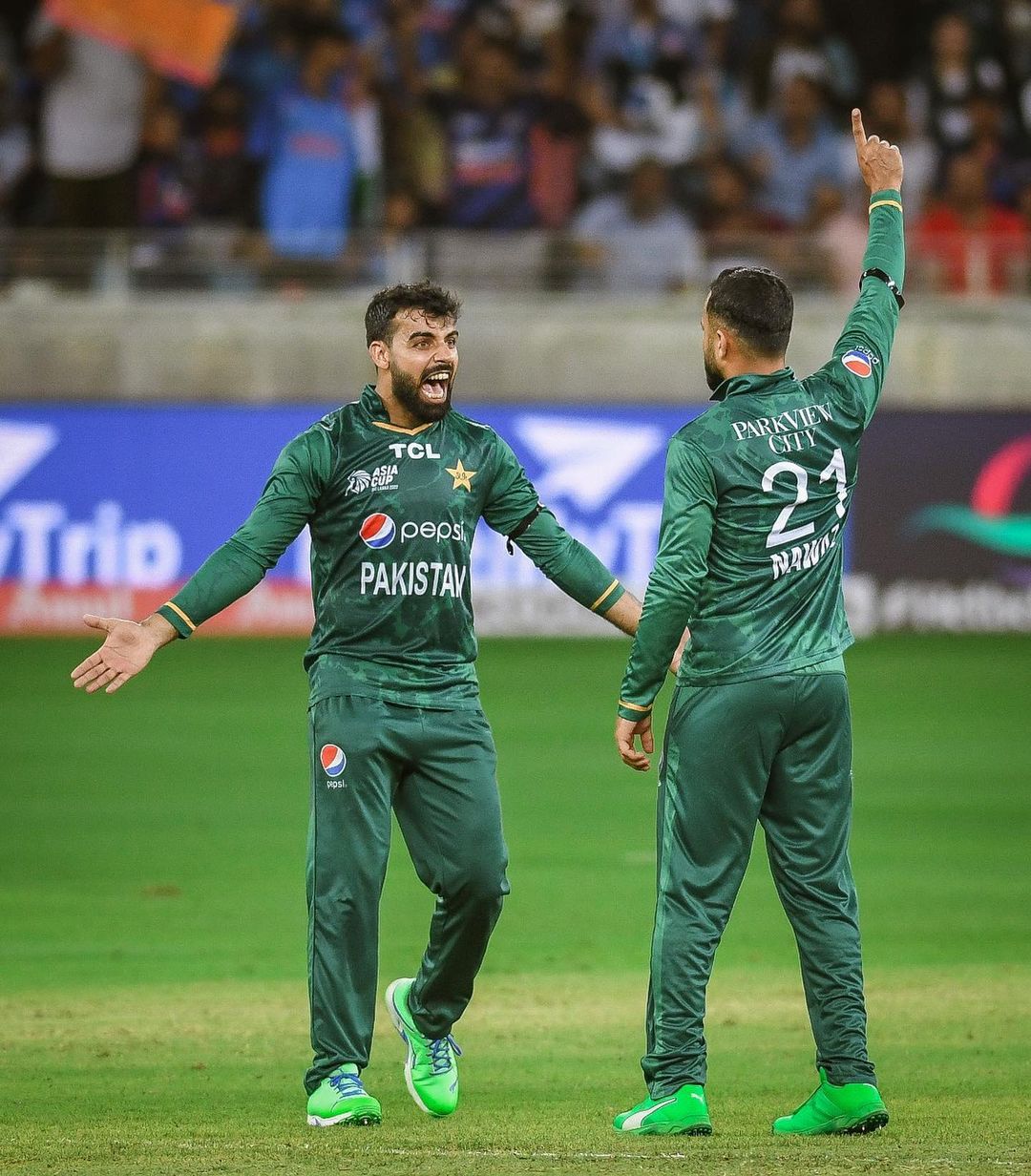 A Fan Proposes to Shadab Khan